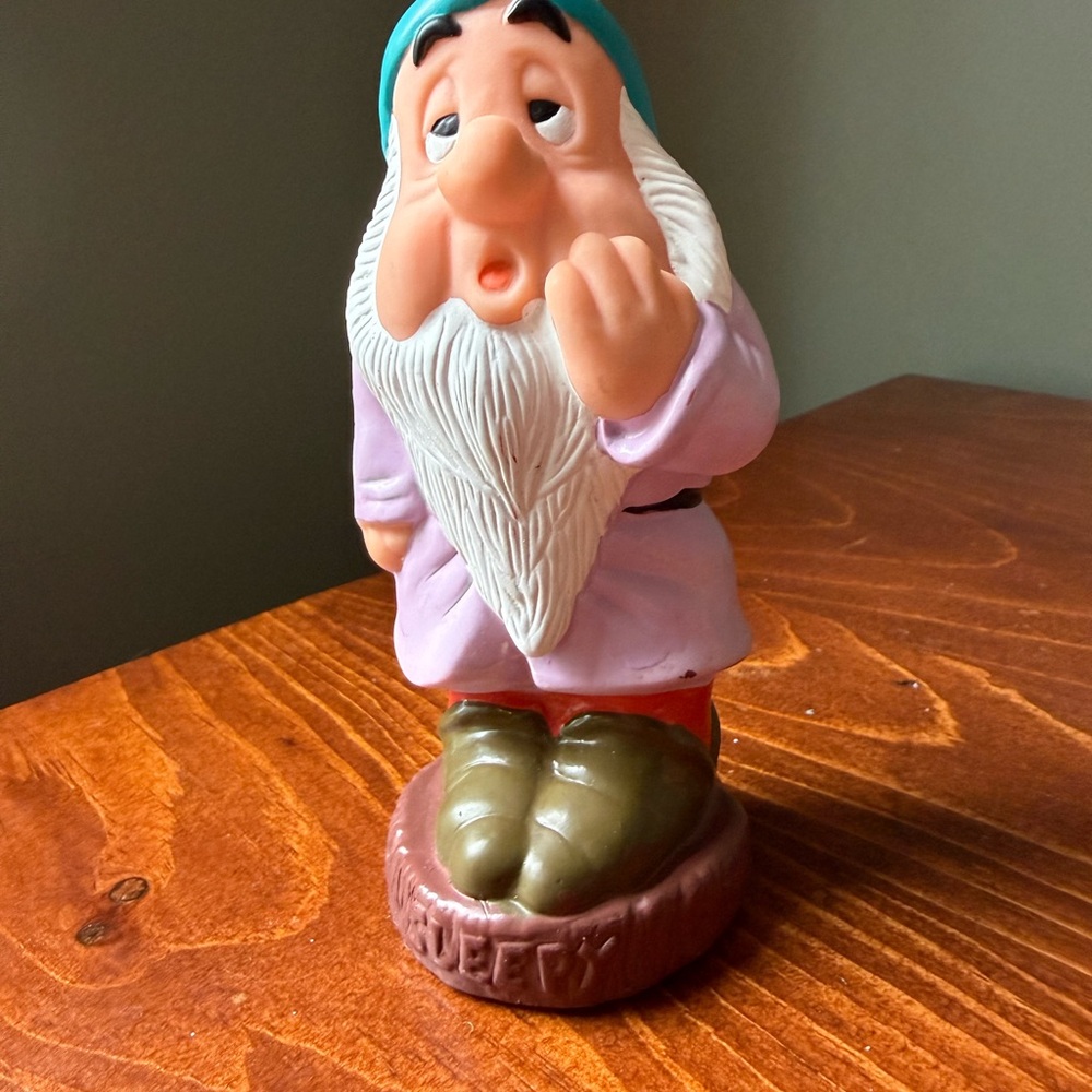 Disney Seven Dwarfs Vintage Squeak Toy Figurine Full Lot Set of 7 Like New - Picture 6 of 12